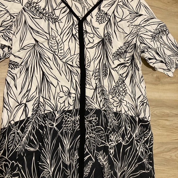 Zara Basics Top - Picture 2 of 7